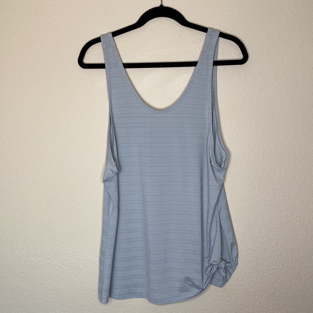 Athleta max out tank Sz large side knot grey stripe